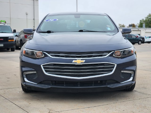 Used 2016 Chevrolet Malibu LT FWD image 2