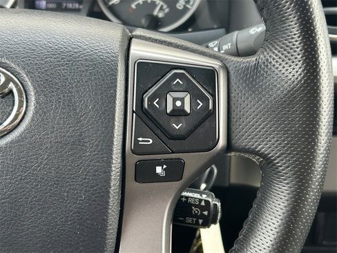 Used 2017 Toyota Tacoma SR5 image 34