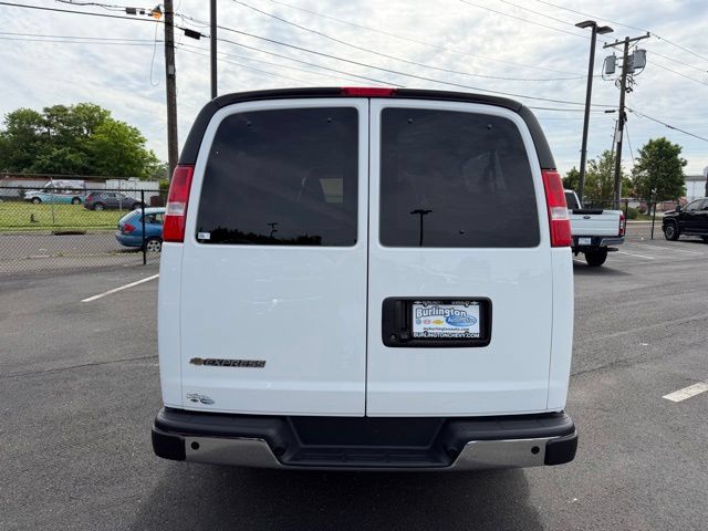 Used 2025 Chevrolet Express 3500 LT w/ LT Preferred Equipment Group RWD image 6