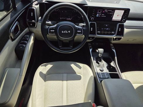 Used 2023 Kia Sorento S w/ Panoramic Sunroof Package image 10