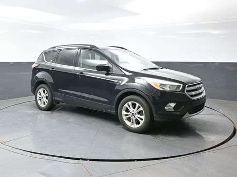 Used 2017 Ford Escape SE image 3