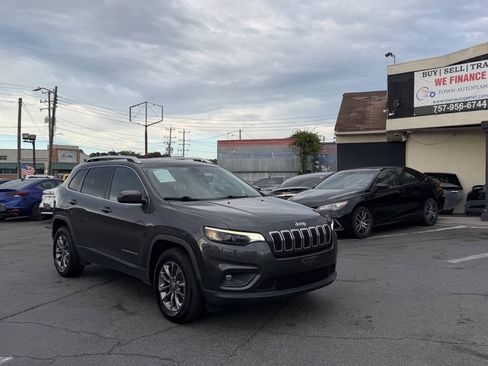 Used 2019 Jeep Cherokee Latitude Plus w/ Cold Weather Group AWD/4WD image 8
