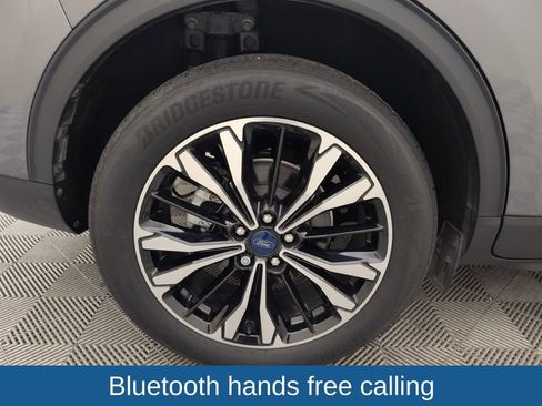 Used 2022 Ford Escape SE w/ SE Sport Appearance Package image 18