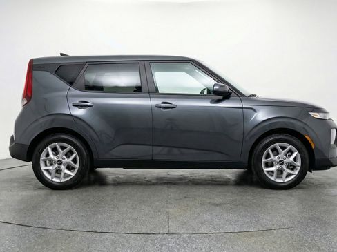 Used 2025 Kia Soul LX w/ LX Technology Package image 11
