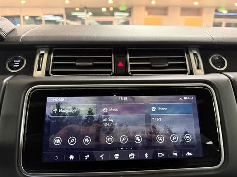 Used 2019 Land Rover Range Rover HSE image 16