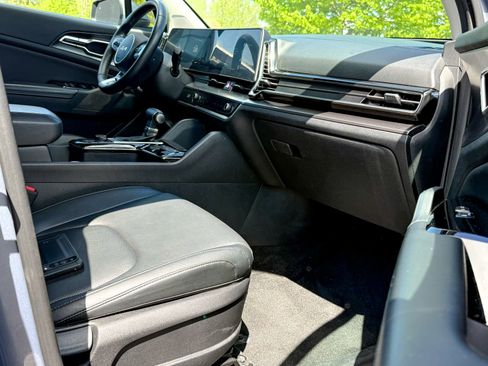 Certified 2023 Kia Sportage EX AWD/4WD image 11