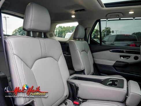 Used 2023 Honda Pilot Touring image 9