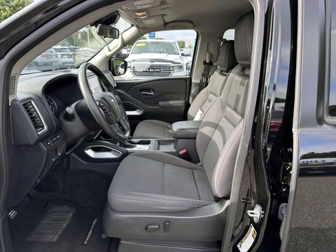 Used 2022 Nissan Frontier SV AWD/4WD image 11