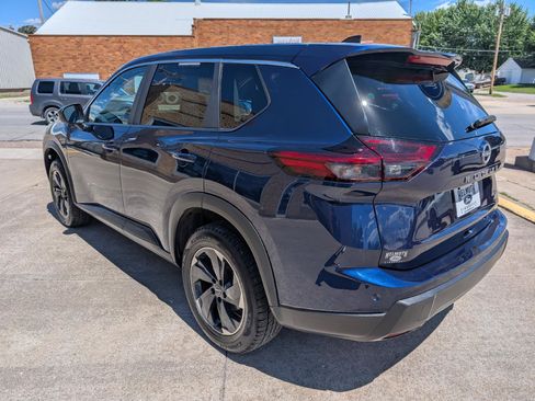 Used 2025 Nissan Rogue SV AWD/4WD image 8