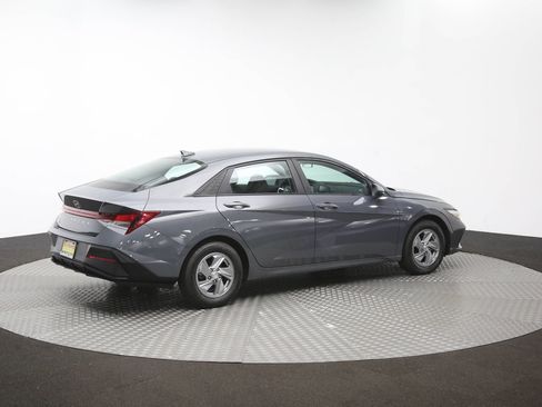 Used 2024 Hyundai Elantra SE FWD image 40