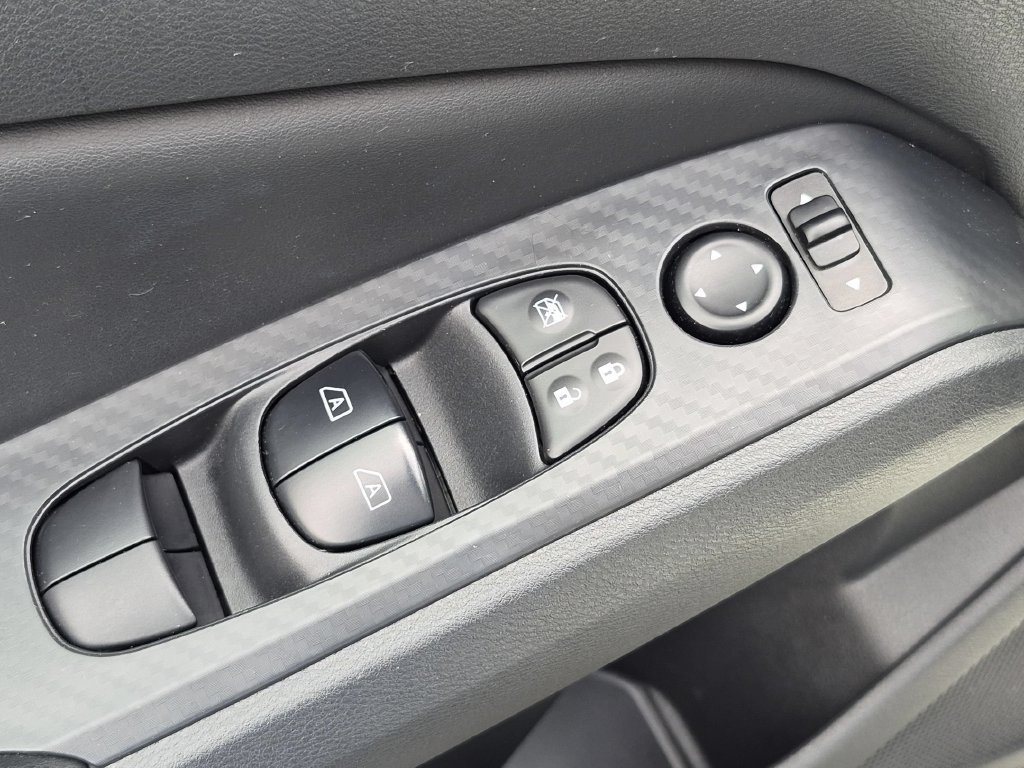 Used 2025 Nissan Altima 2.5 SV FWD image 10
