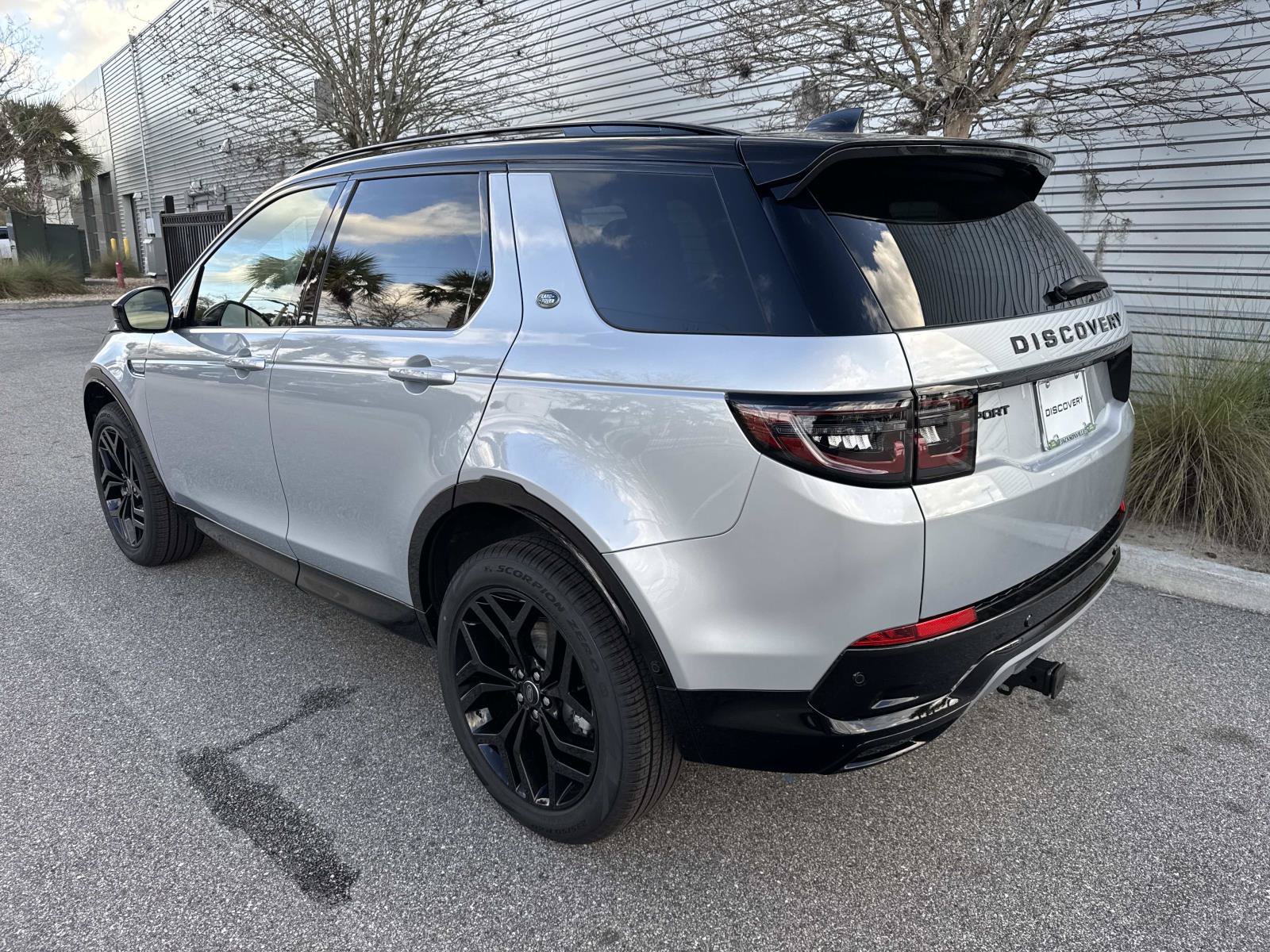 Used 2026 Land Rover Discovery Sport Landmark AWD/4WD image 3