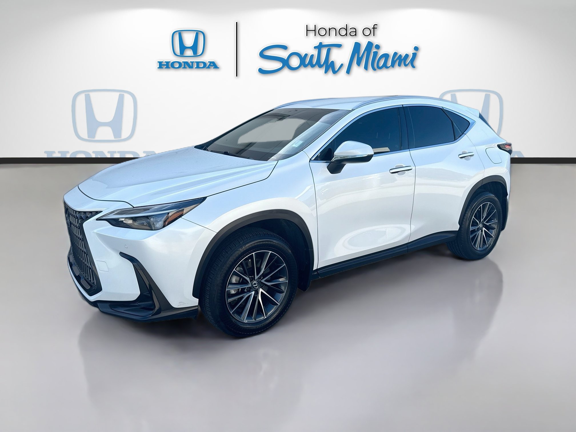 Used 2025 Lexus NX 250 FWD w/ Accessory Package (K3) image 3