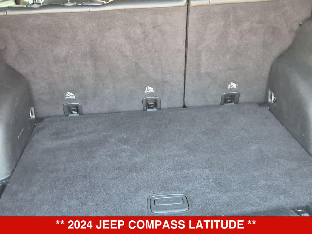 Used 2024 Jeep Compass Latitude AWD/4WD image 32