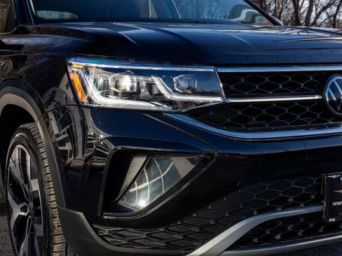 Used 2023 Volkswagen Taos SEL image 37