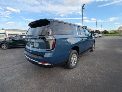 New 2026 Chevrolet Suburban LT w/ Comfort Package AWD/4WD image 11