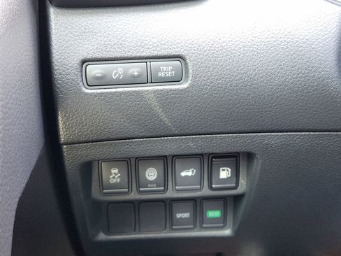 Used 2019 Nissan Rogue SV FWD image 23
