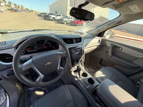Used 2017 Chevrolet Traverse LT FWD image 13