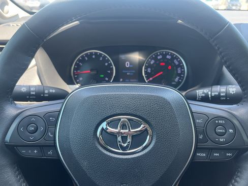 Used 2021 Toyota RAV4 XLE Premium FWD image 14