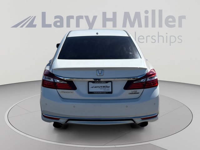 Used 2017 Honda Accord Touring image 4