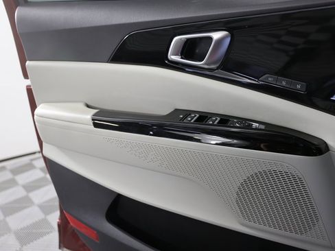 Certified 2024 Kia Carnival SX image 26