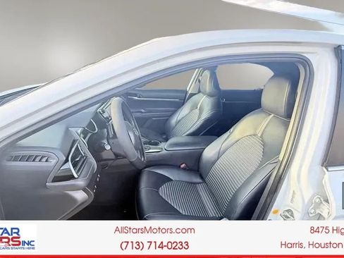 Used 2020 Toyota Camry SE w/ Carpet Mat Package FWD image 14