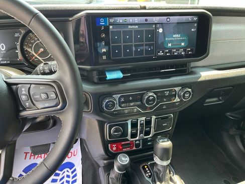 Used 2025 Jeep Wrangler Unlimited Sport AWD/4WD image 9