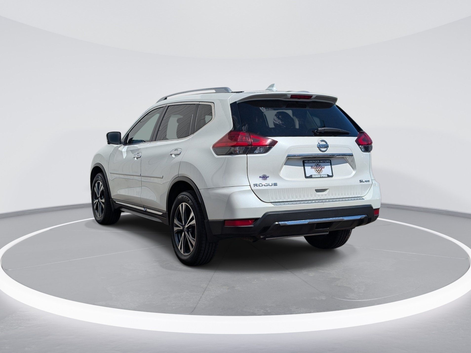Used 2017 Nissan Rogue SL AWD/4WD image 5