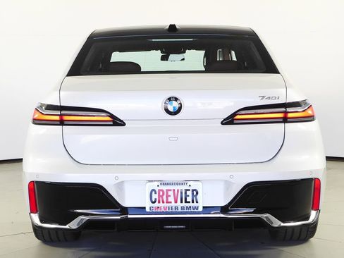 Used 2025 BMW 740i RWD image 8
