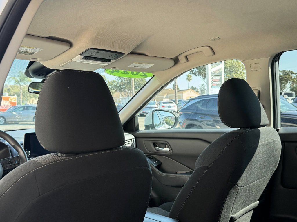 Used 2024 Nissan Rogue SV AWD/4WD image 16