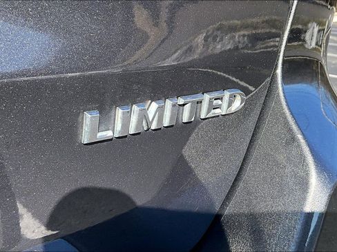 Used 2018 Jeep Grand Cherokee Limited image 21