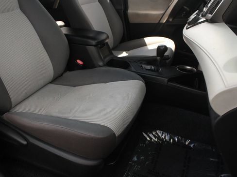 Used 2015 Toyota RAV4 LE AWD/4WD image 24