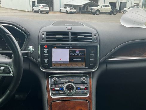 Used 2017 Lincoln Continental Reserve FWD image 19