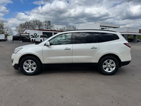 Used 2014 Chevrolet Traverse LT FWD image 2