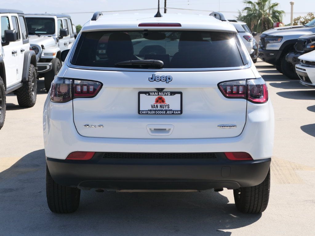 Used 2024 Jeep Compass Latitude AWD/4WD image 4