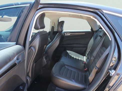 Used 2015 Ford Fusion SE w/ Equipment Group 202A FWD image 7