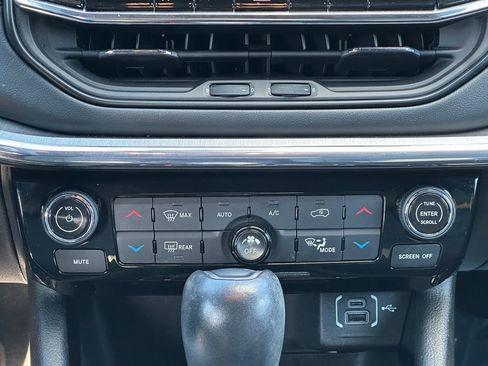 Certified 2022 Jeep Compass Limited image 15