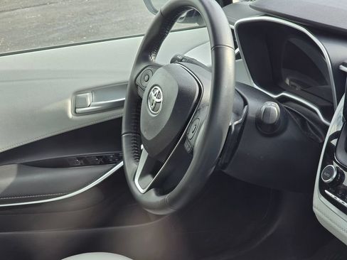 Used 2025 Toyota Corolla XSE FWD image 17