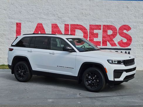 New 2026 Jeep Grand Cherokee Altitude AWD/4WD image 1