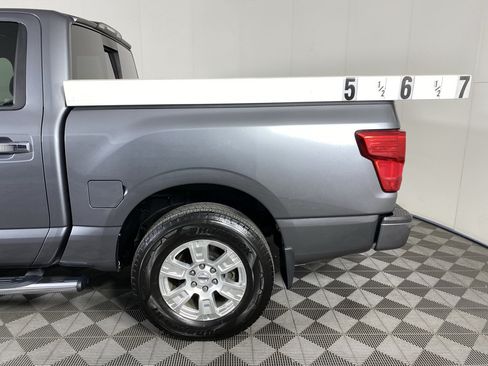 Used 2018 Nissan Titan SV w/ SV Convenience Package AWD/4WD image 5