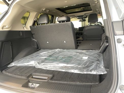 Used 2025 Nissan Rogue SL w/ Tech Package image 23