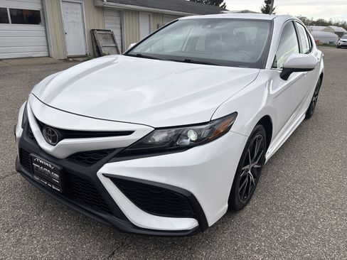 Used 2023 Toyota Camry SE FWD image 9