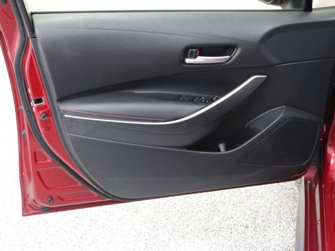 Used 2025 Toyota Corolla SE FWD image 12