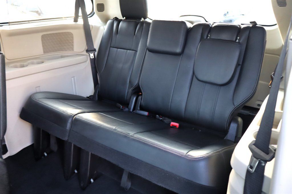 Used 2016 Chrysler Town & Country Touring FWD image 24