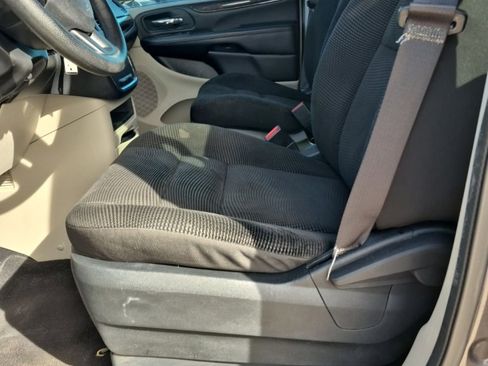 Used 2020 Dodge Grand Caravan SE w/ UConnect Hands-Free Group image 22