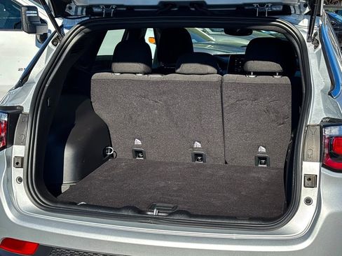 Used 2025 Jeep Compass Sport image 24