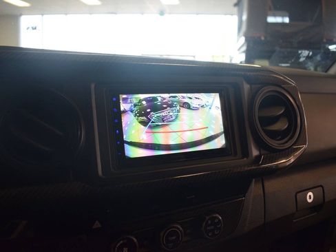 Used 2017 Toyota Tacoma SR5 RWD image 76
