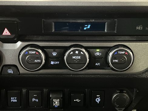 Used 2021 Toyota Tacoma TRD Sport w/ Technology Package image 20