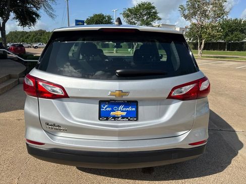 Used 2020 Chevrolet Equinox LS FWD image 3