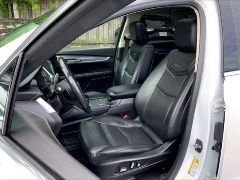 Used 2018 Cadillac XT5 Luxury w/ Driver Awareness Package AWD/4WD image 25